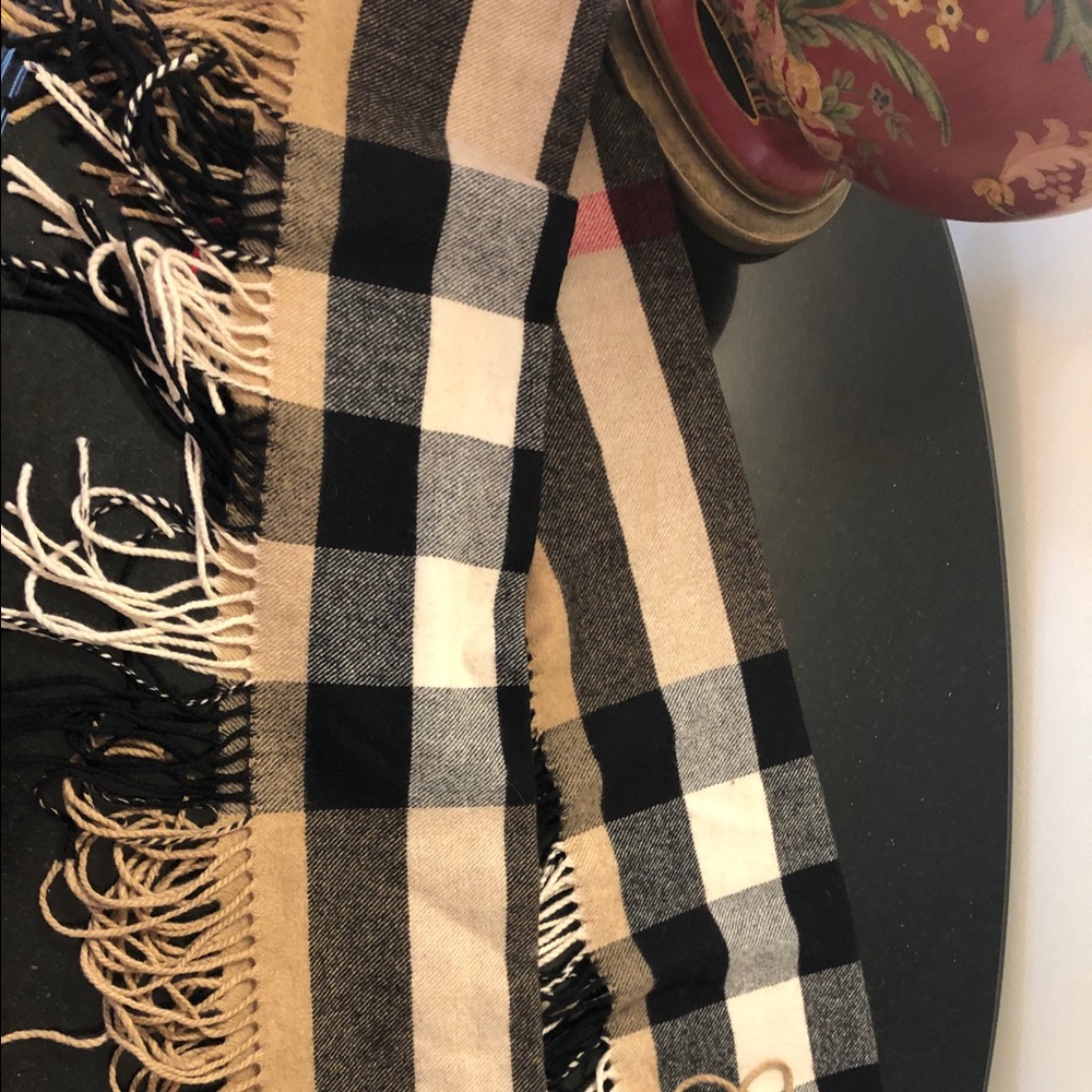 Burberry 100% cashmere Unisex